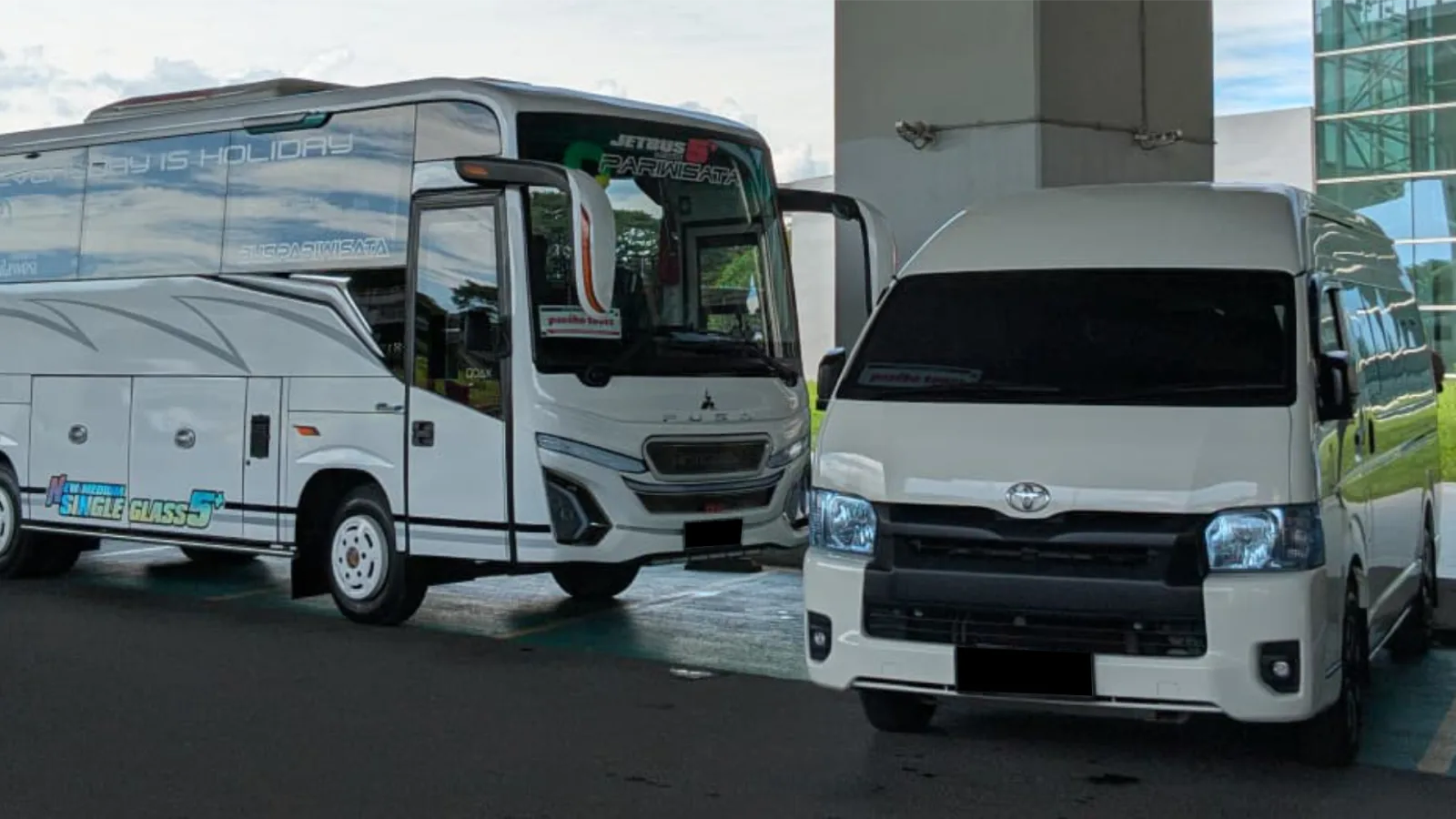 Sewa Bus Pariwisata & Hiace di Makassar